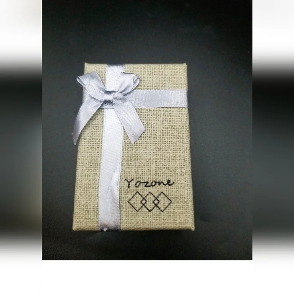 Yozone Women's Four-Leaf Clover Crystal  Pendant Necklace Silver Tone - Picture 8 of 8